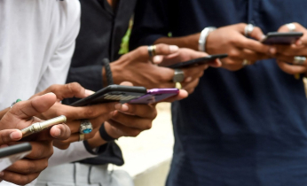 স্মার্টফোন আমদানি শুল্ক কমানোর কাজ শুরু করেছে সরকার