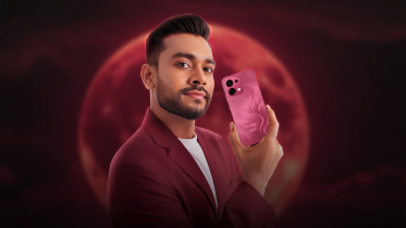 ডিজাইনে গুরুত্ব পেয়েছে রোজ পেটাল ইন রোজউড রেড শেড